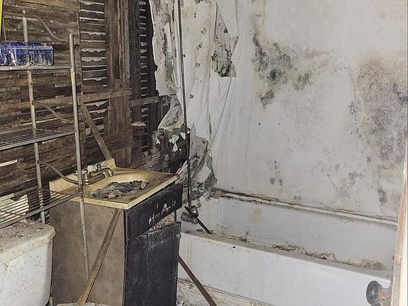 4th image of 3339 N Hamlin Ave