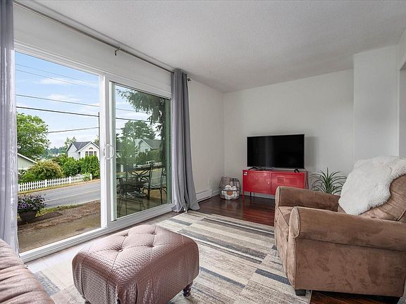 3rd image of 855 Howard Ave #55