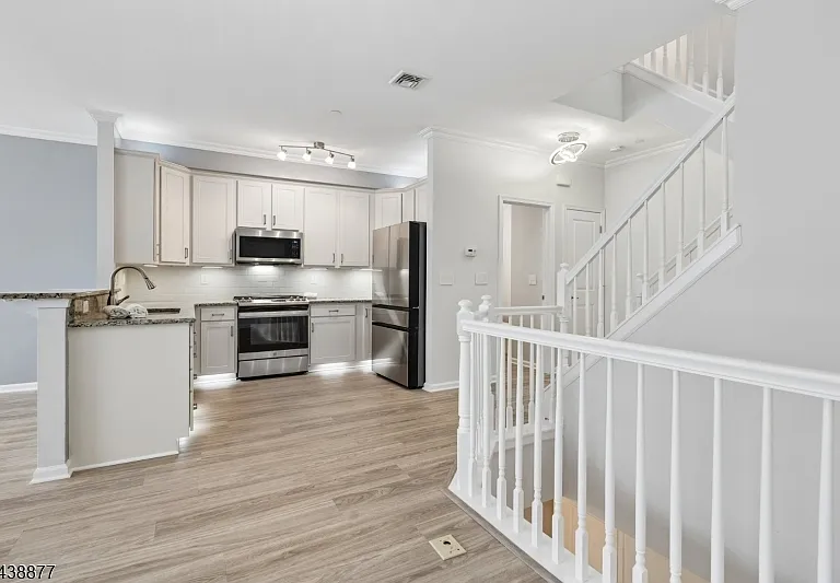 612 Lopez Ln — Photo 10