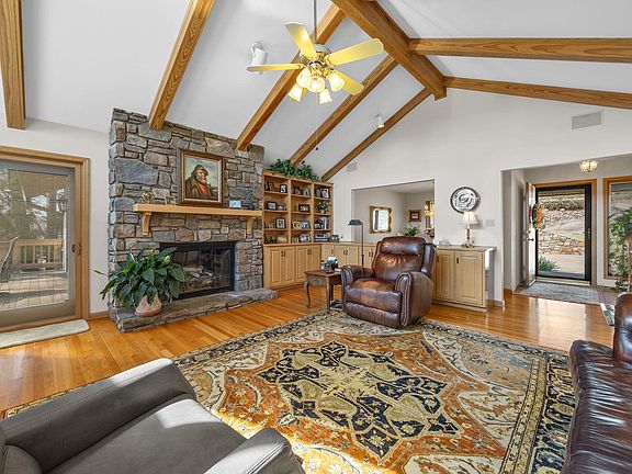5th image of 106 Stoneridge Dr
