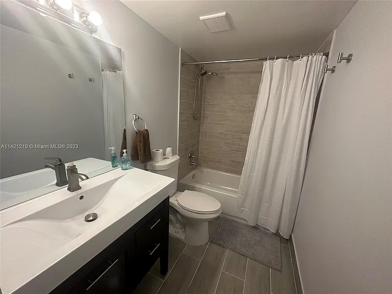401 Golden Isles Dr #603 — Photo 13
