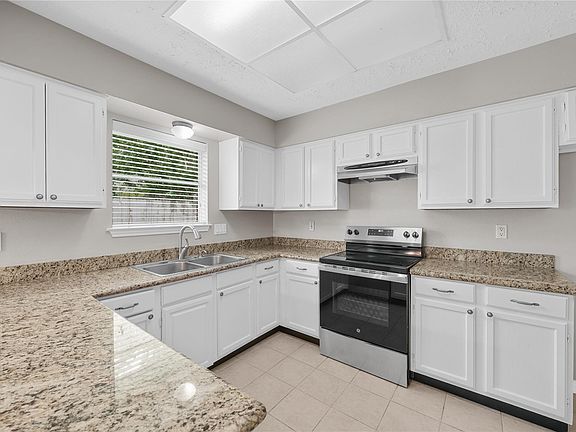 2nd image of 16826 Cobble Ridge Dr