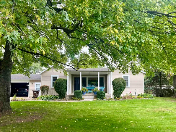 1130 Vineyard Dr, Monroe, MI 48161