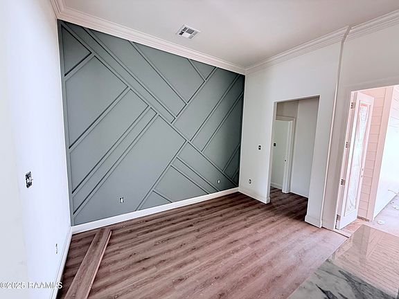 3rd image of 211 Berchman Oaks Dr