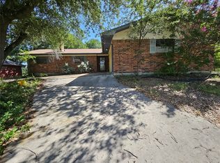 416 Half Moon Way, Runaway Bay, TX 76426