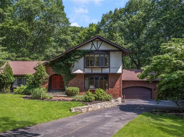 9 Beacon Hill Dr, Warwick, RI 02886