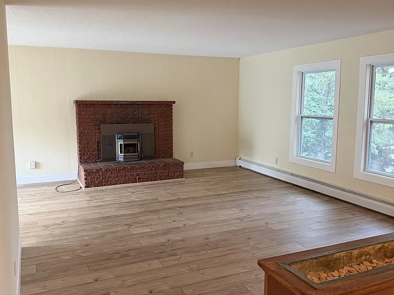 904 W Lorraine Ave — Photo 4