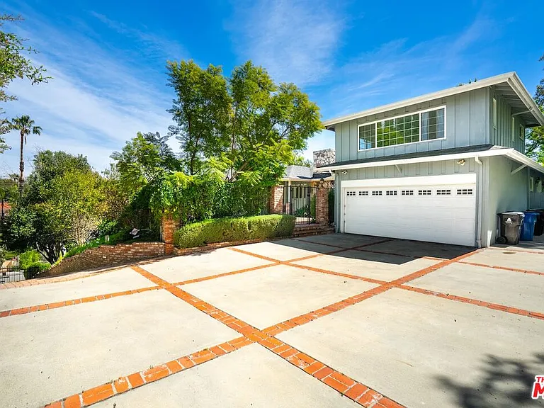 4645 Petit Ave — Photo 23