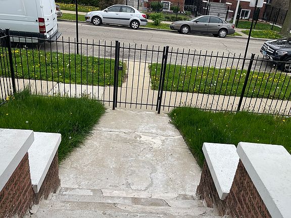 3rd image of 1512 N Linder Ave