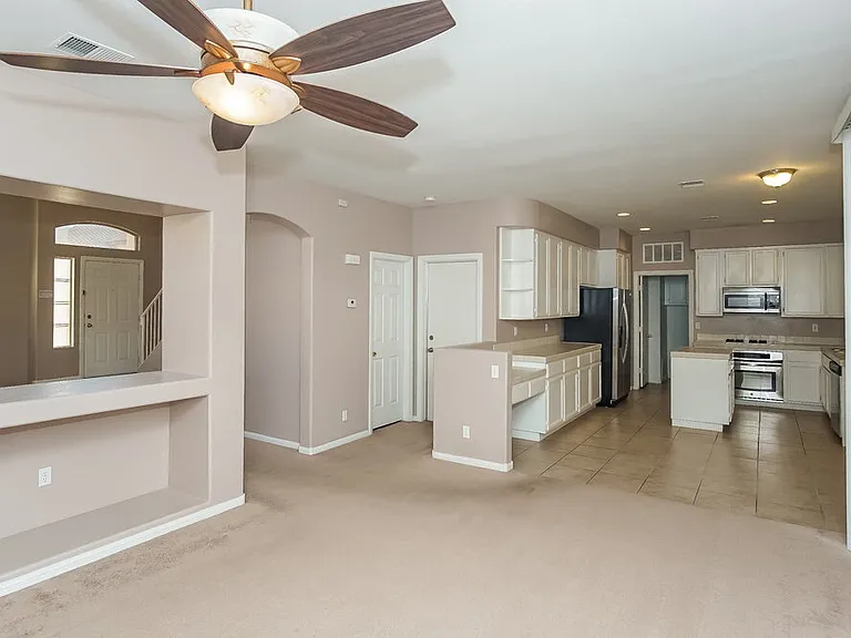 271 Bluefield Ln — Photo 8