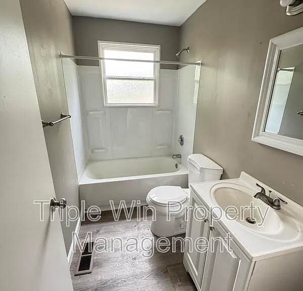 1372 Farmview Ave — Photo 13