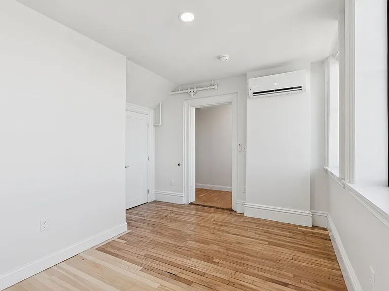 129 Main St — Photo 9