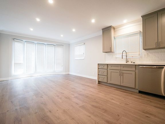 4th image of 858 S Westmoreland Ave #1