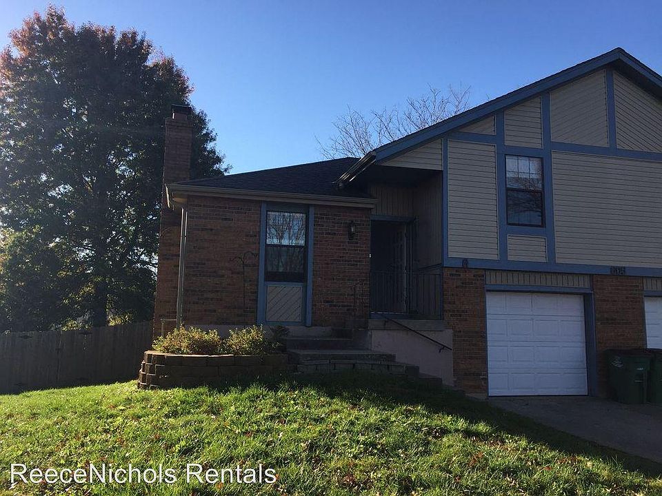 1st image of 605 SE Bayberry Ln APT A