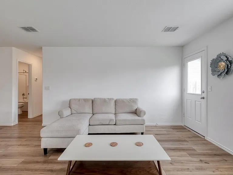 2516 Carpathian Cv — Photo 11