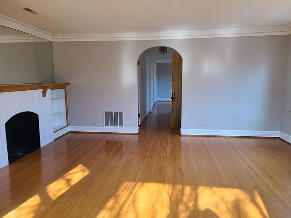 3rd image of 2006 W Arthur Ave Unit 4