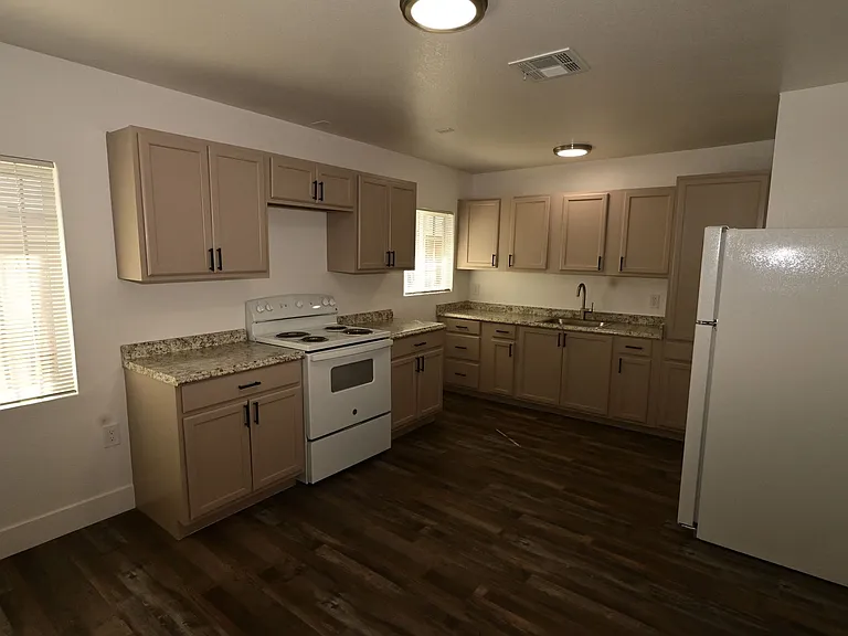 1007 C St #1 — Photo 10