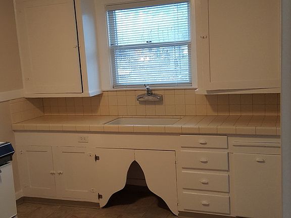 4th image of 2830 H St APT A