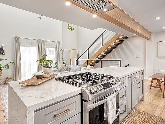 4th image of 810 California Ave APT 5