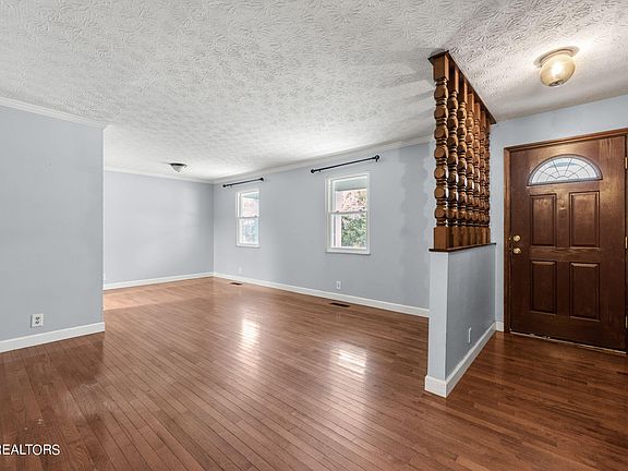 4th image of 1835 Plumb Creek Cir