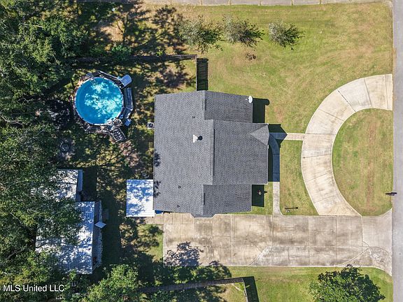 3rd image of 1507 Garden Ln