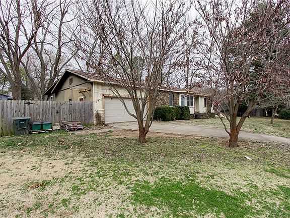 2nd image of 1741 N Sioux Ct