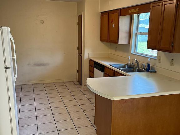 3rd image of 3741 NW Huntsboro St #102