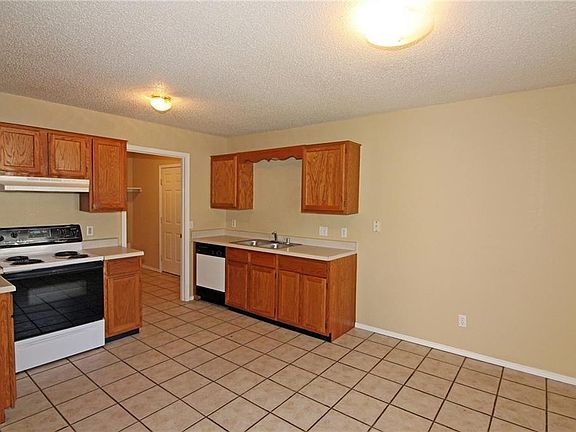 4th image of 306 Parkcrest Dr