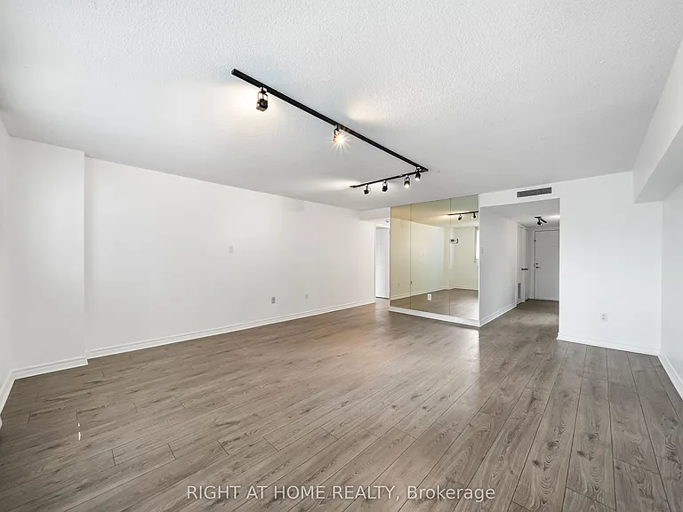 360 Bloor St E #411 — Photo 16