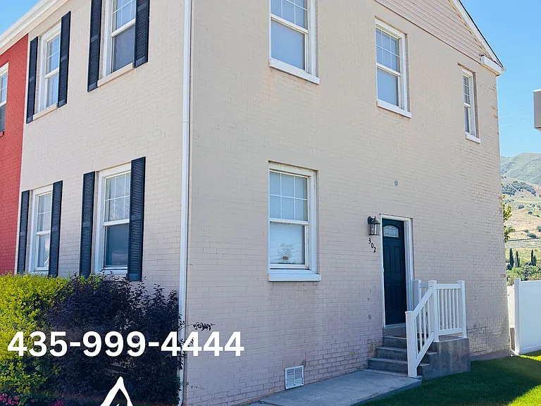 302 E Yellow Feather Dr — Photo 1