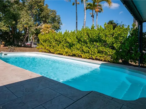 54 Liberty Ln, Naples, FL 34112