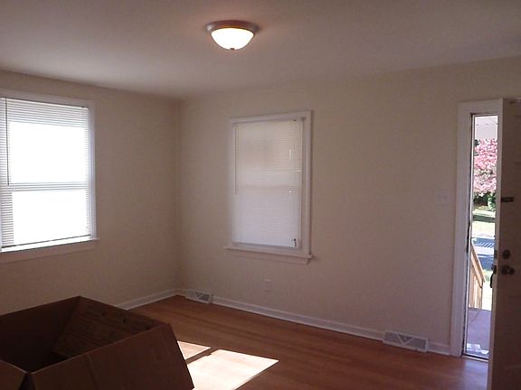 3rd image of 1503 S Meadow St