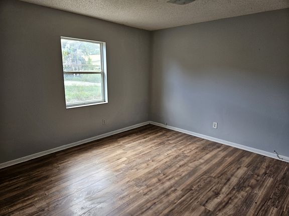 5th image of 3843 18th Ave S