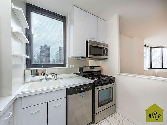 5th image of 255 E 49th St APT 16F