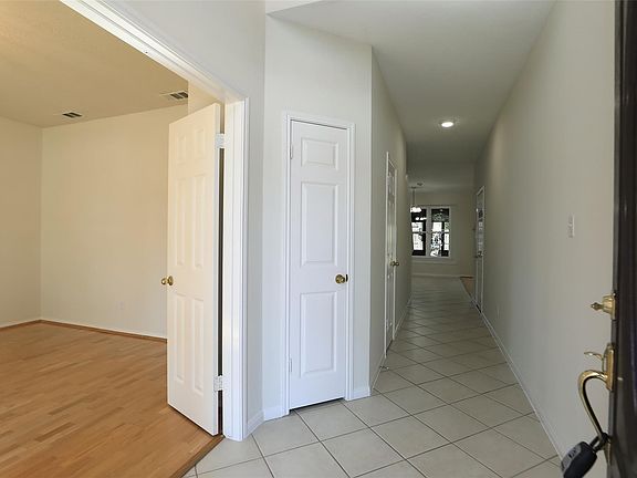 3rd image of 3619 Stacy Park Cir