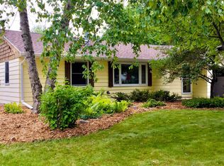 1120 Ridgeway Blvd, De Pere, WI 54115