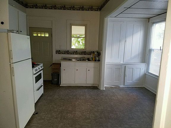 3rd image of 328 W 21st St
