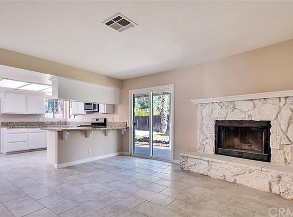5th image of 887 Cory Ann Ct