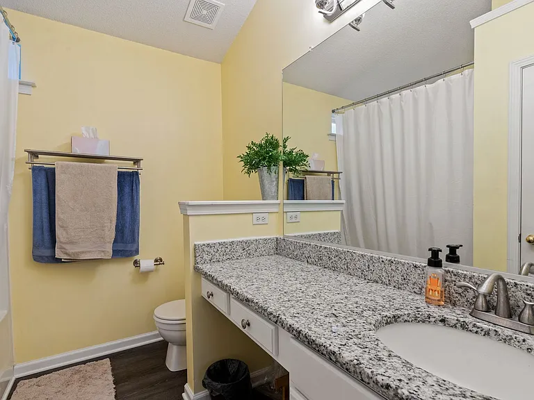 102 Bermuda Green Dr — Photo 18