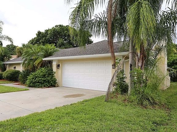 3rd image of 359 Woodvale Dr
