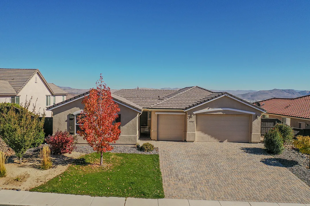 6 bed, 3.5 bath, 4000 sqft, $6,000 — Photo 1