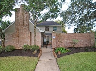 230 Wedgewood St, Lake Jackson, TX 77566