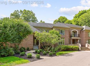 4966 Stoneleigh Rd, Bloomfield Hills, MI 48302