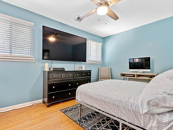 4th image of 4912 Oaklawn Dr