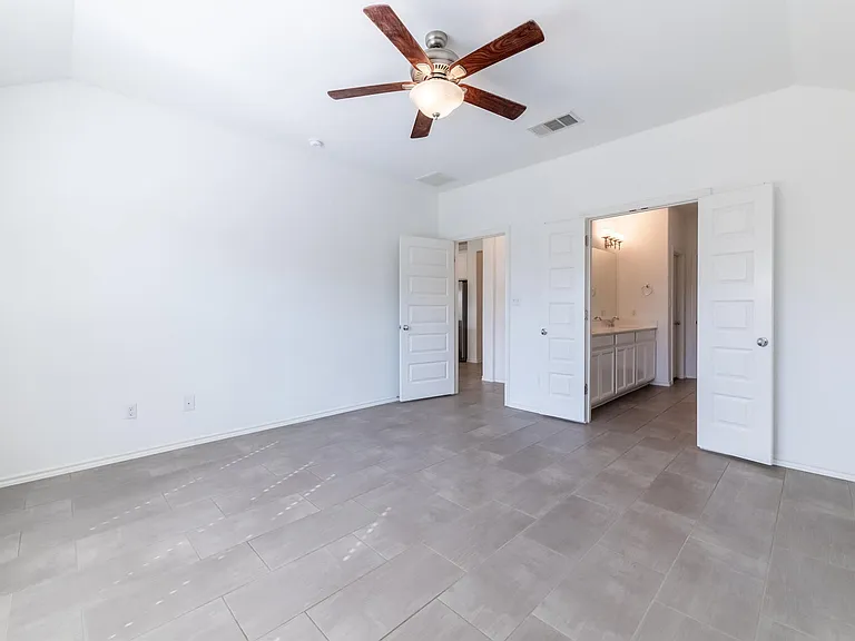 801 S San Marcos St — Photo 7