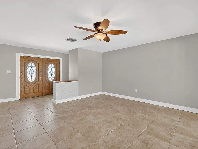 1627 Canal Ct — Photo 12