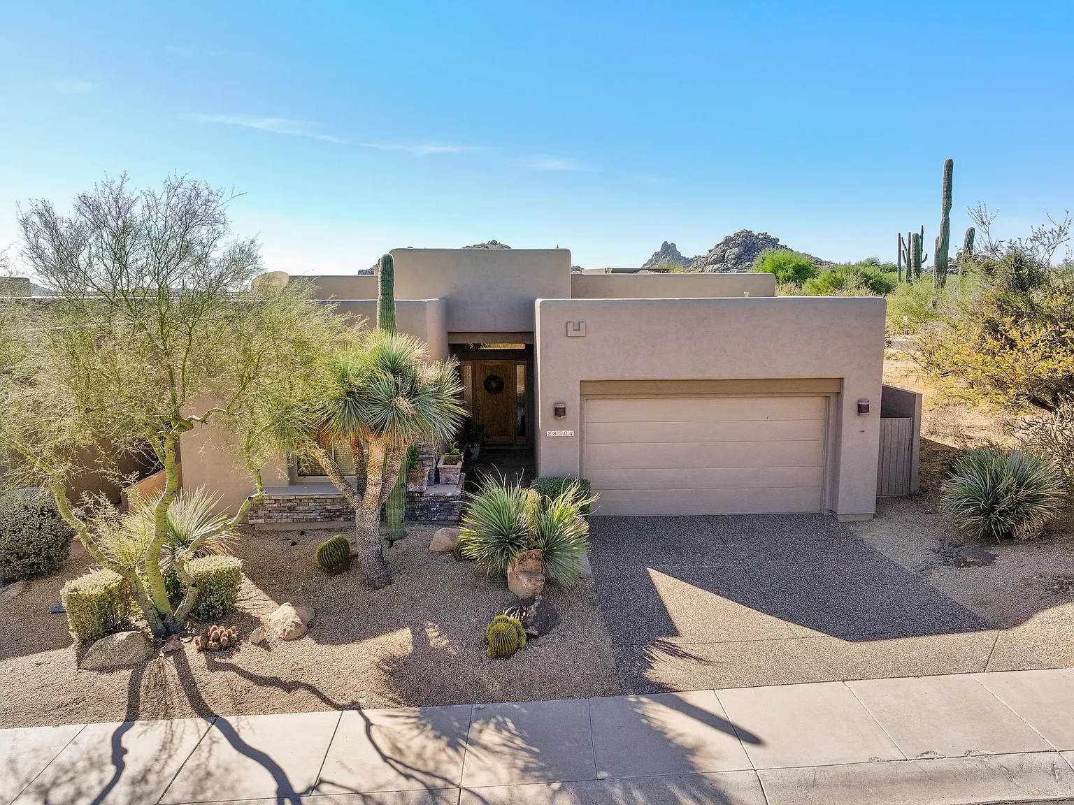 3 bed, 2.0 bath, 1949 sqft, $3,600 — Photo 2