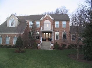 229 Saint Anthonys Dr, Moorestown, NJ 08057
