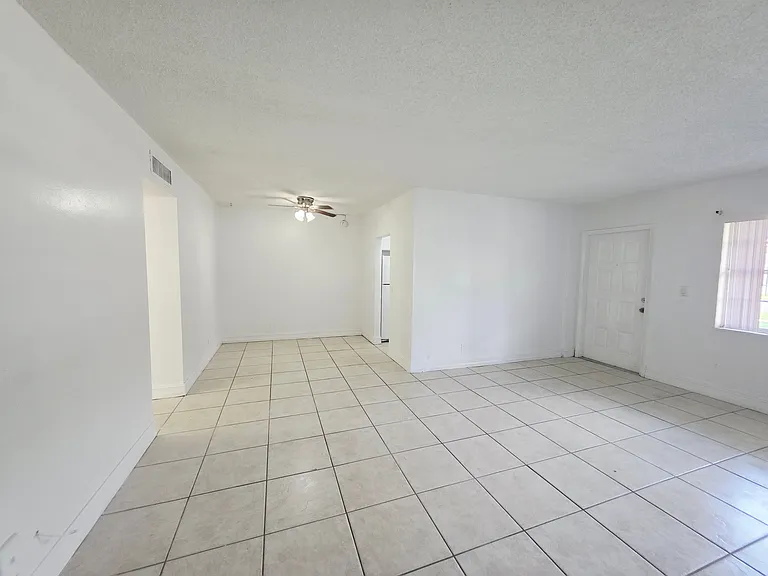 4160 NW 21st St #D124 — Photo 3
