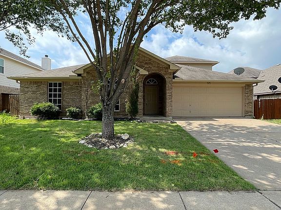 3rd image of 825 Forest Heights Dr